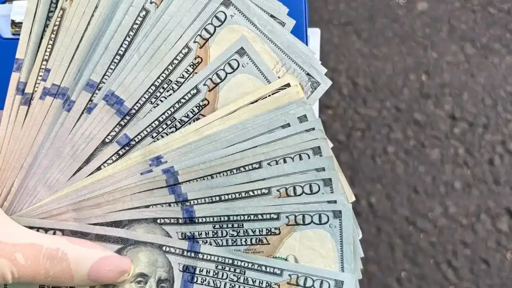 У Дніпрі службовця комунального підприємства затримали на хабарі $12 тисяч image