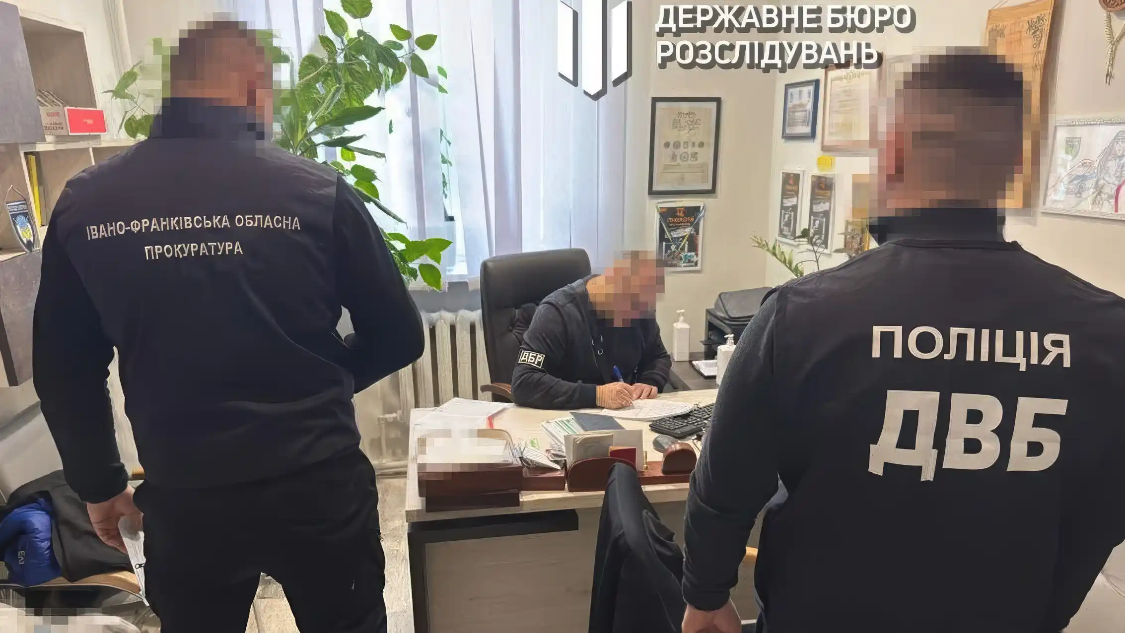 Поліцейського в Івано-Франківську підозрюють у привласненні квартири image