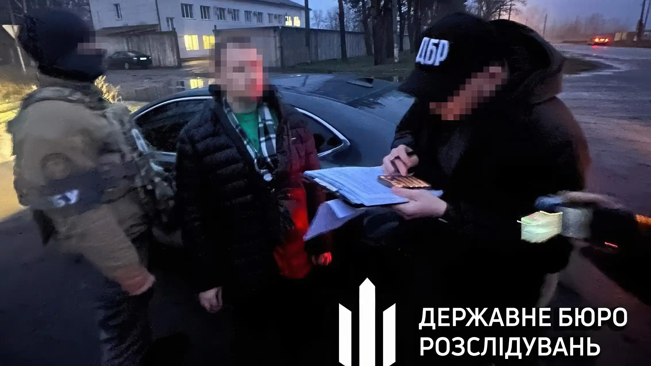 На Чернігівщині ДБР затримало прокурора на хабарі image