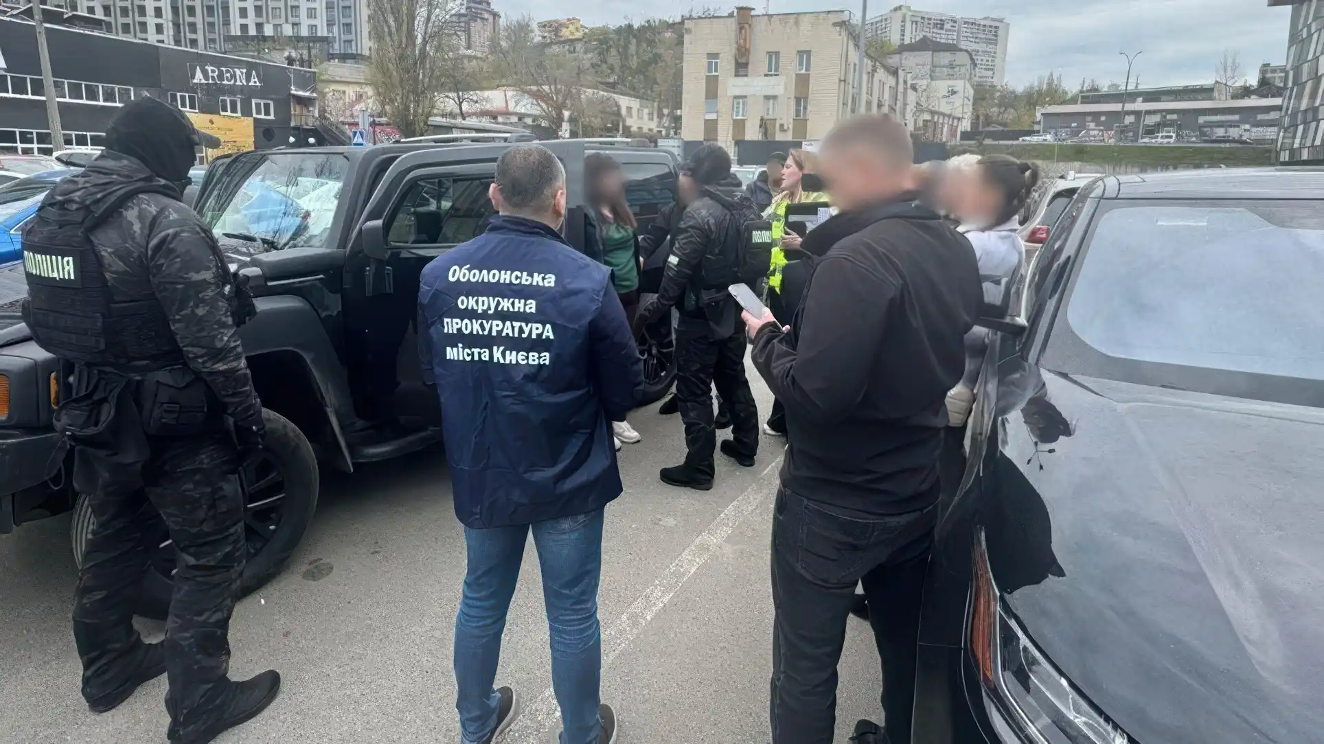 У Києві викрили схему виїзду за кордон за $7 тисяч image