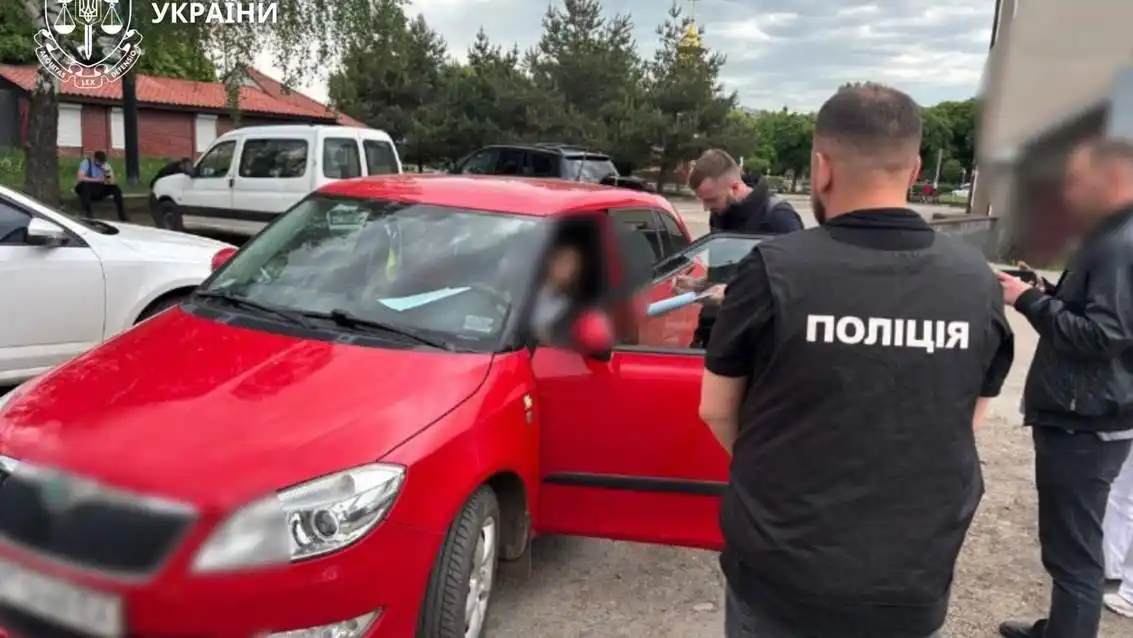 Посадовицю ДВС затримали на хабарі за аліменти image